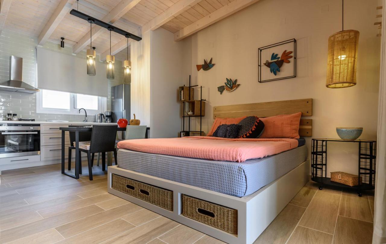Fiorela'S Casa- A Stylish Loft Apartment In The Heart Of Preveza Bagian luar foto
