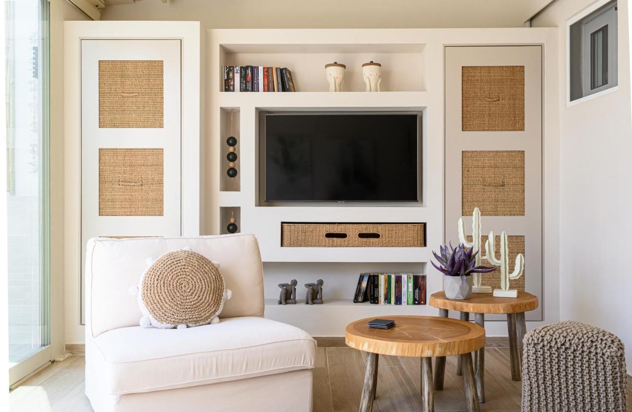 Fiorela'S Casa- A Stylish Loft Apartment In The Heart Of Preveza Bagian luar foto