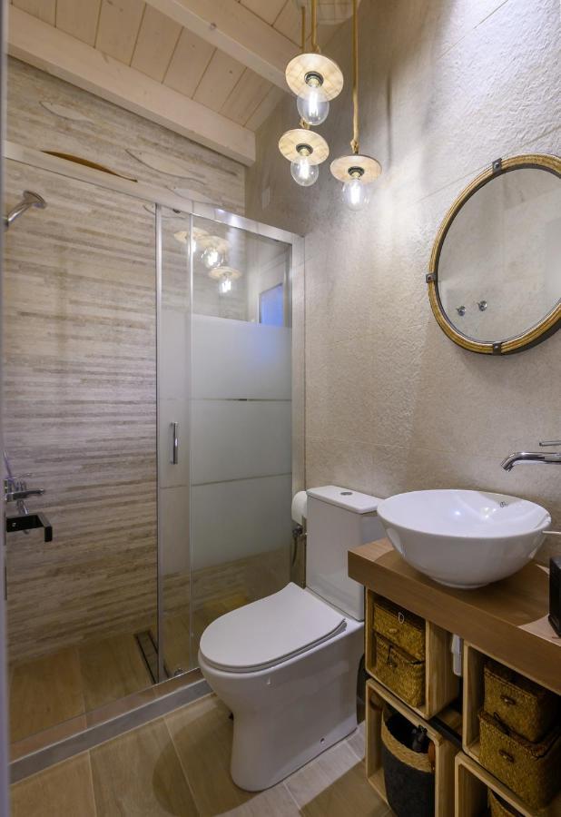 Fiorela'S Casa- A Stylish Loft Apartment In The Heart Of Preveza Bagian luar foto